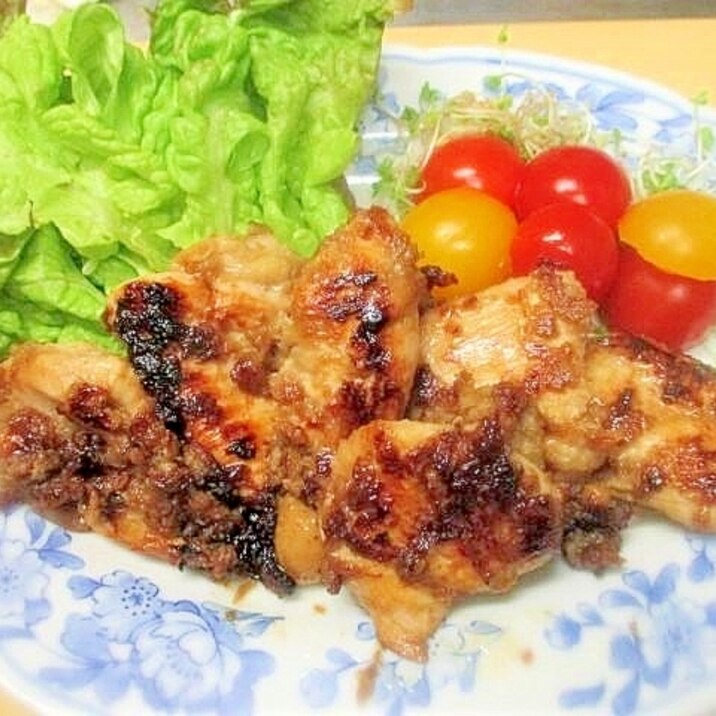 漬けて焼くだけ☆鶏むね肉の甘辛りんごの生姜焼き